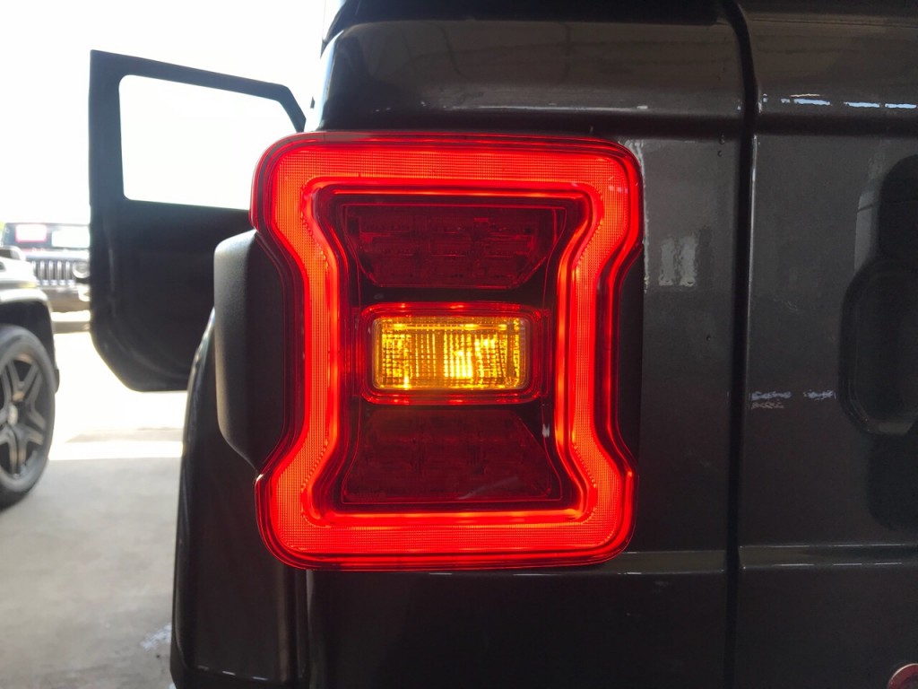 jeep ラングラーjk 用テールランプ　LED JLタイプ赤