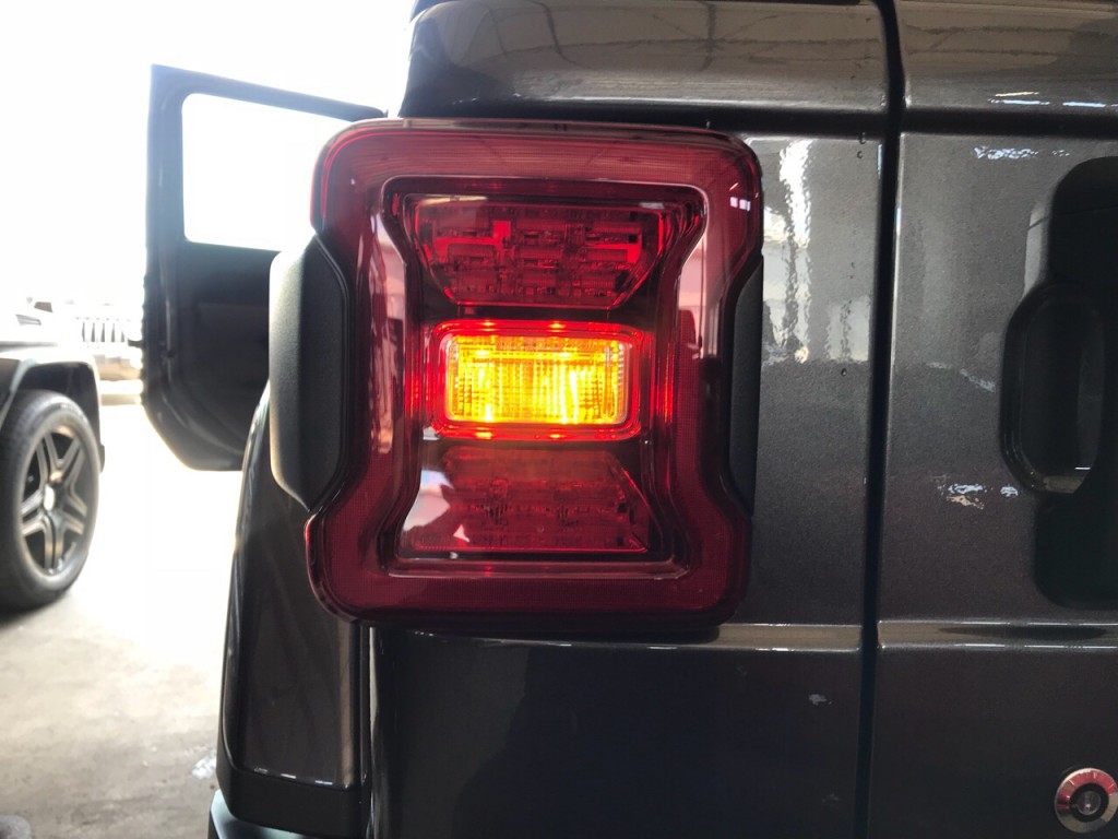 日本製/今治産 Jeep Wrangler JL LED テールライト ウインカーライト バックランプ ブレーキ ラングラー 2018~2022年式  カスタムパーツ ブラック 1組